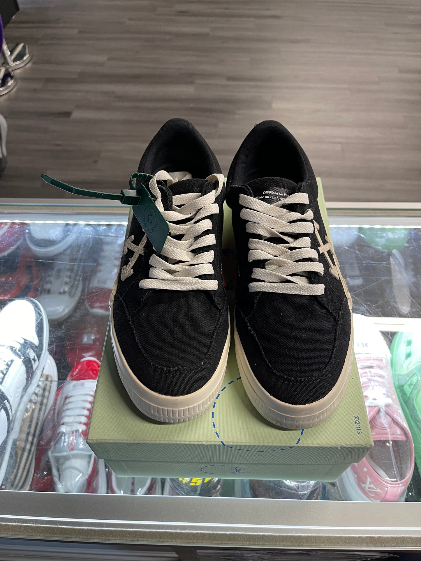 Off-White Vulcanized Low "Black White"