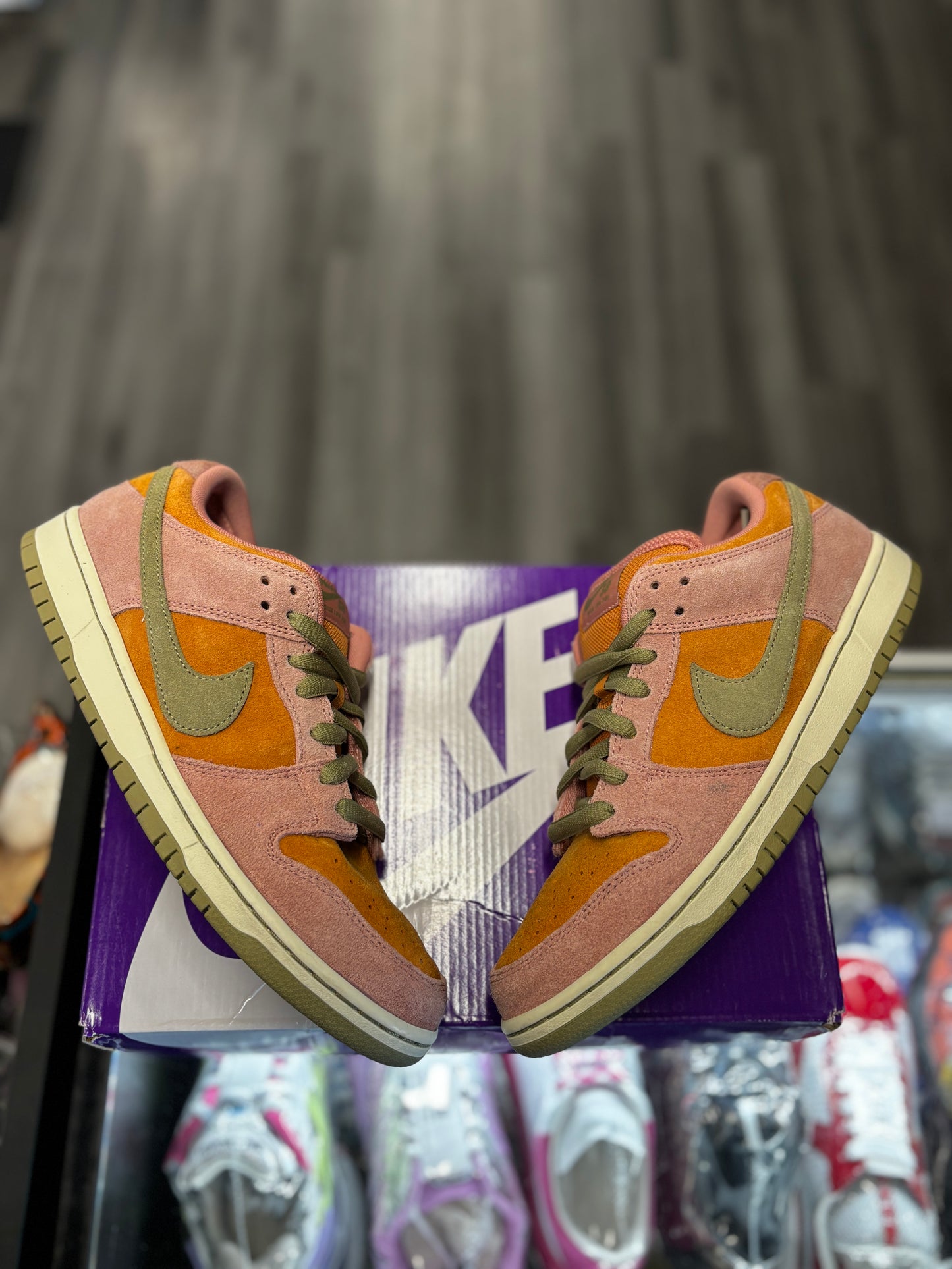 2025 Nike SB Dunk Low "Red Stardust"