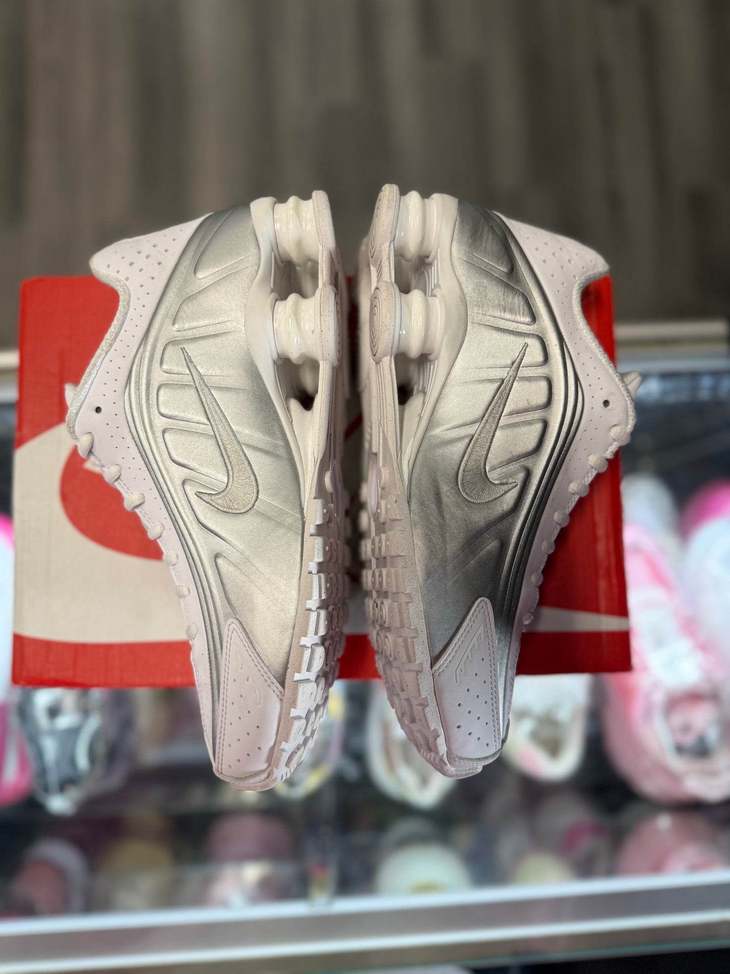 2024 Nike Shox R4 "White Metallic Silver"