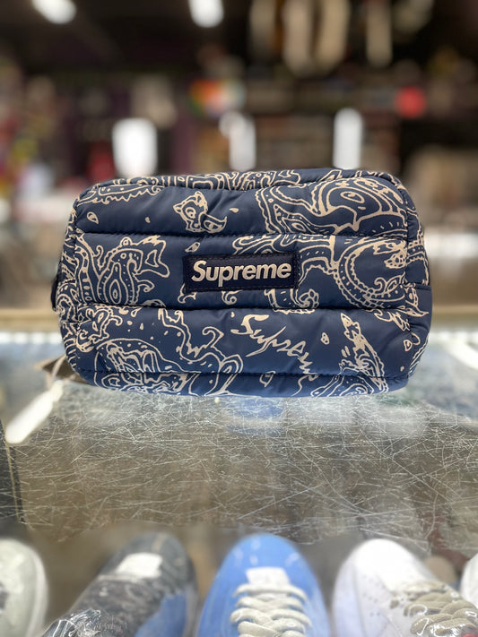 Supreme Puffer Pouch "Blue Paisley"