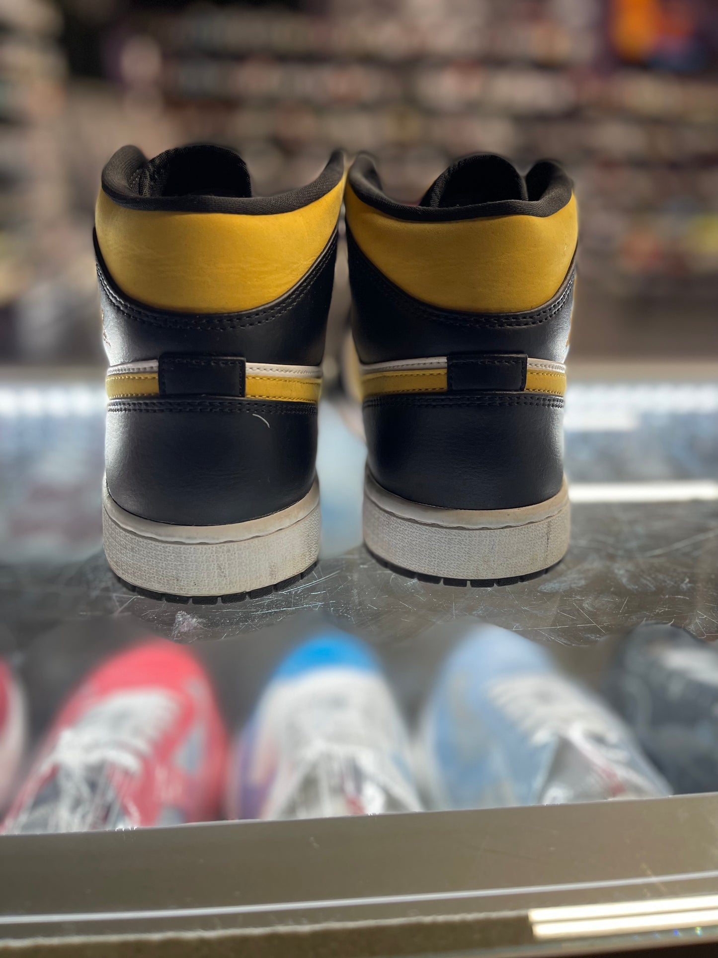 2021 Air Jordan Mid 1 "Black University Gold"