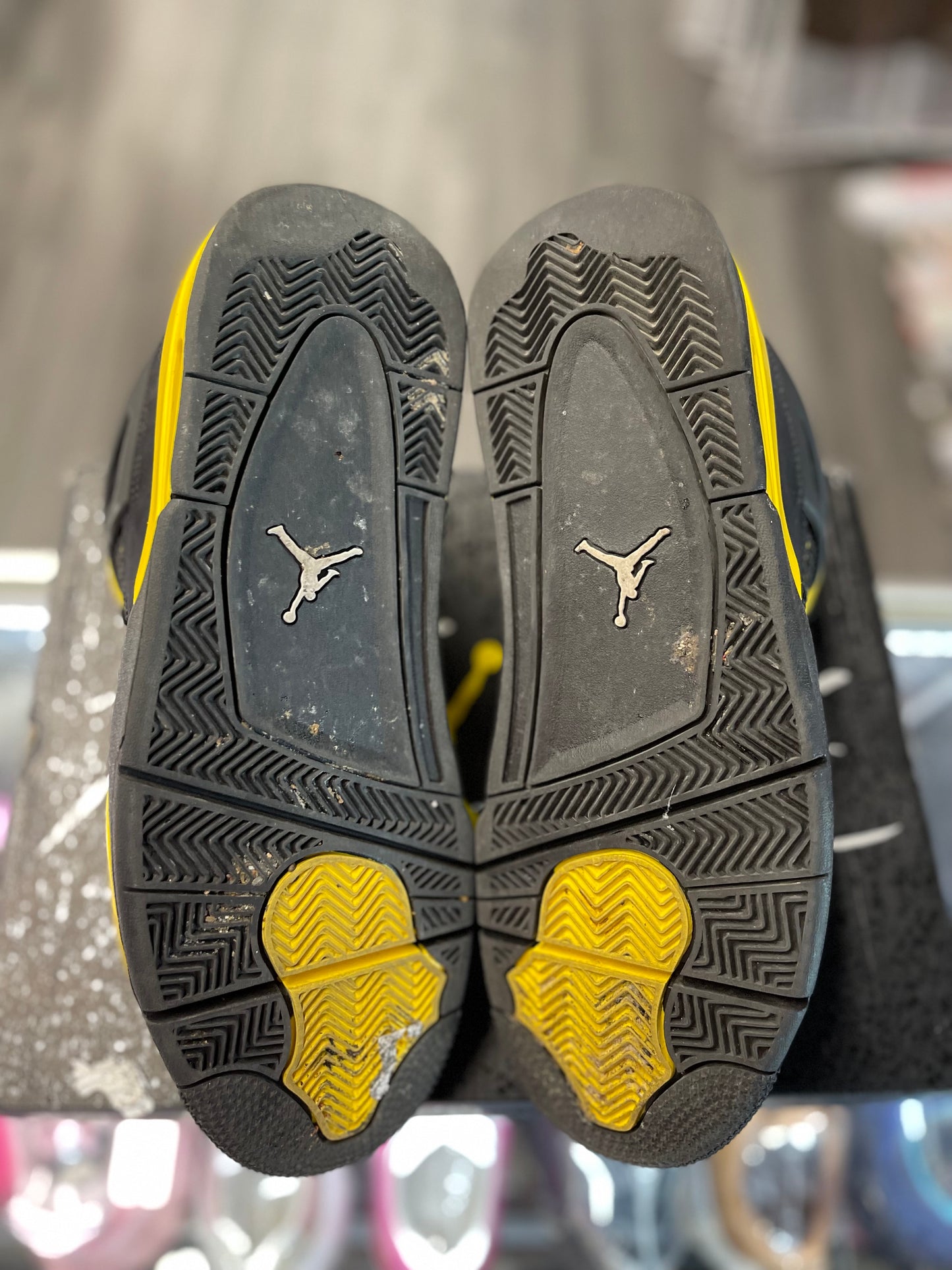2023 Air Jordan Retro 4 "Thunder"