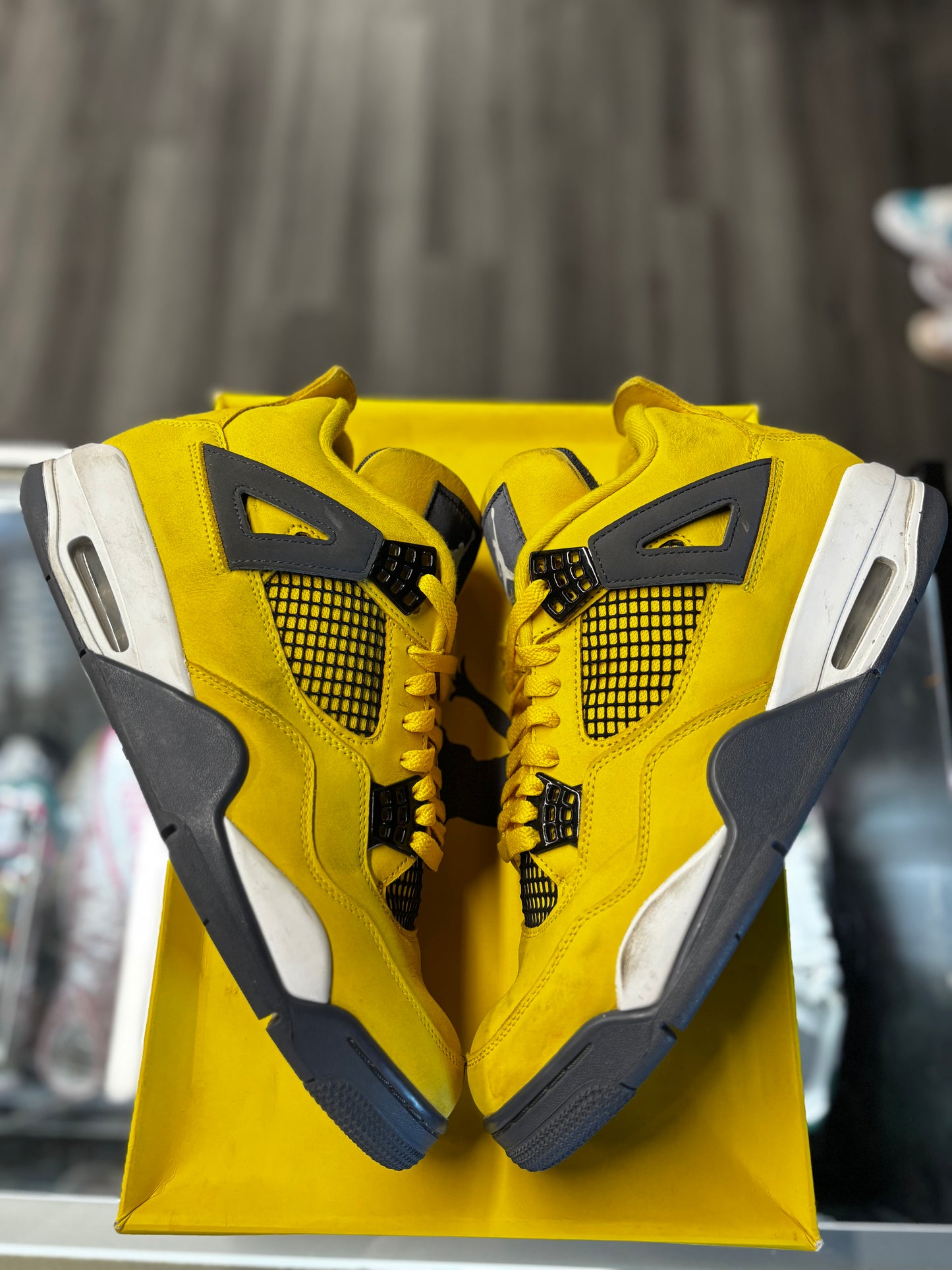 2021 Air Jordan Retro 4 "Lightning"