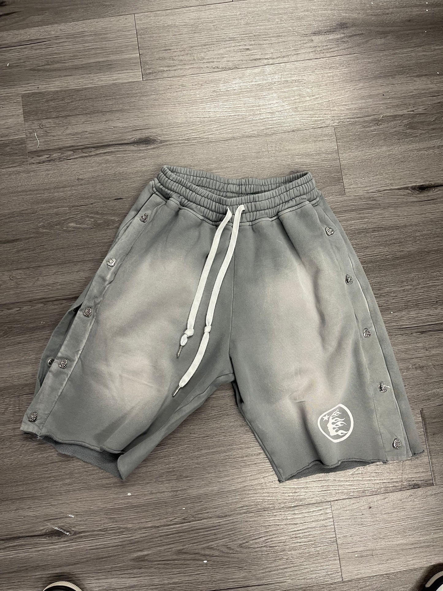 Hellstar Snap Shorts "Grey"