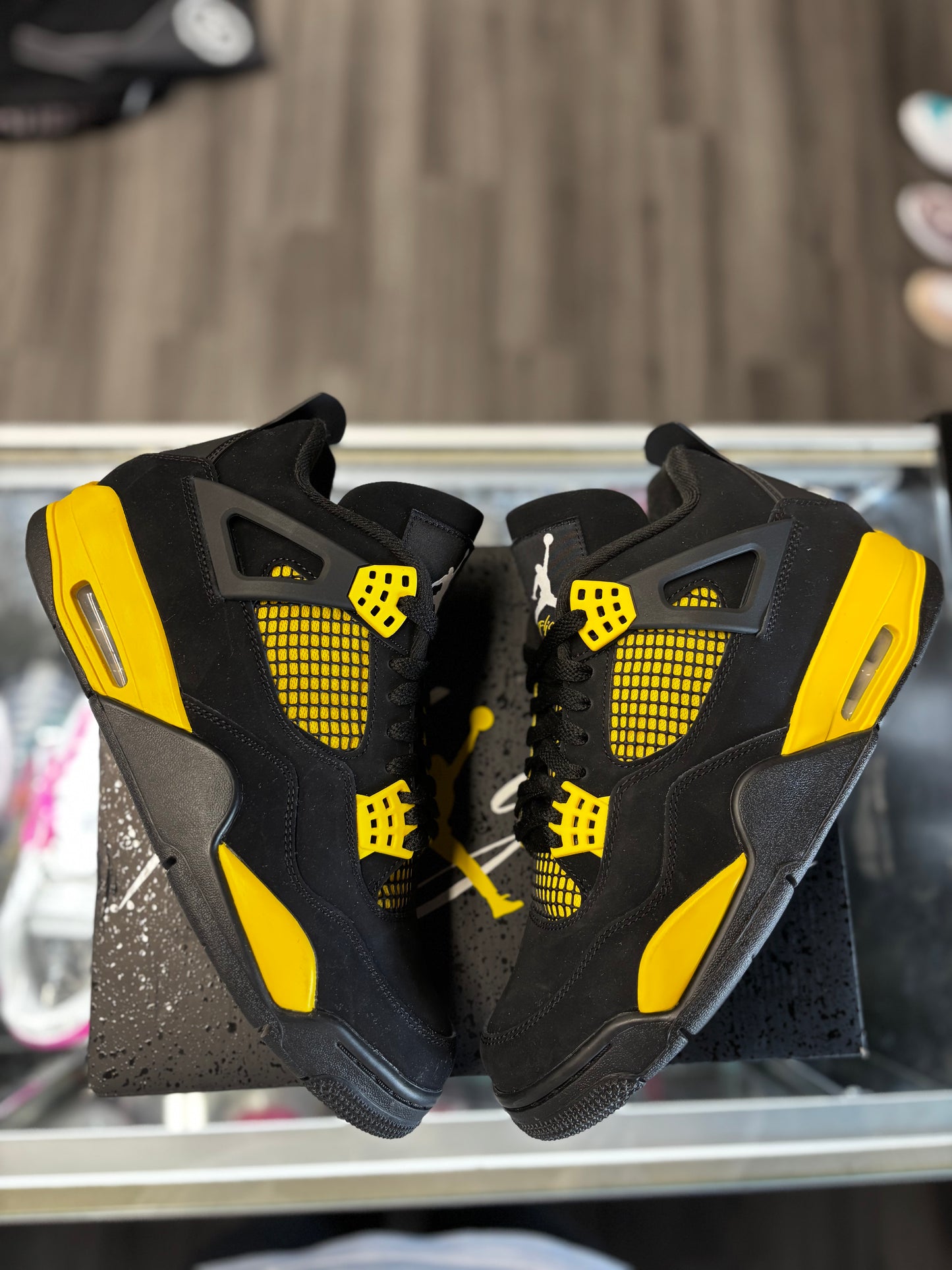 2023 Air Jordan Retro 4 "Thunder"