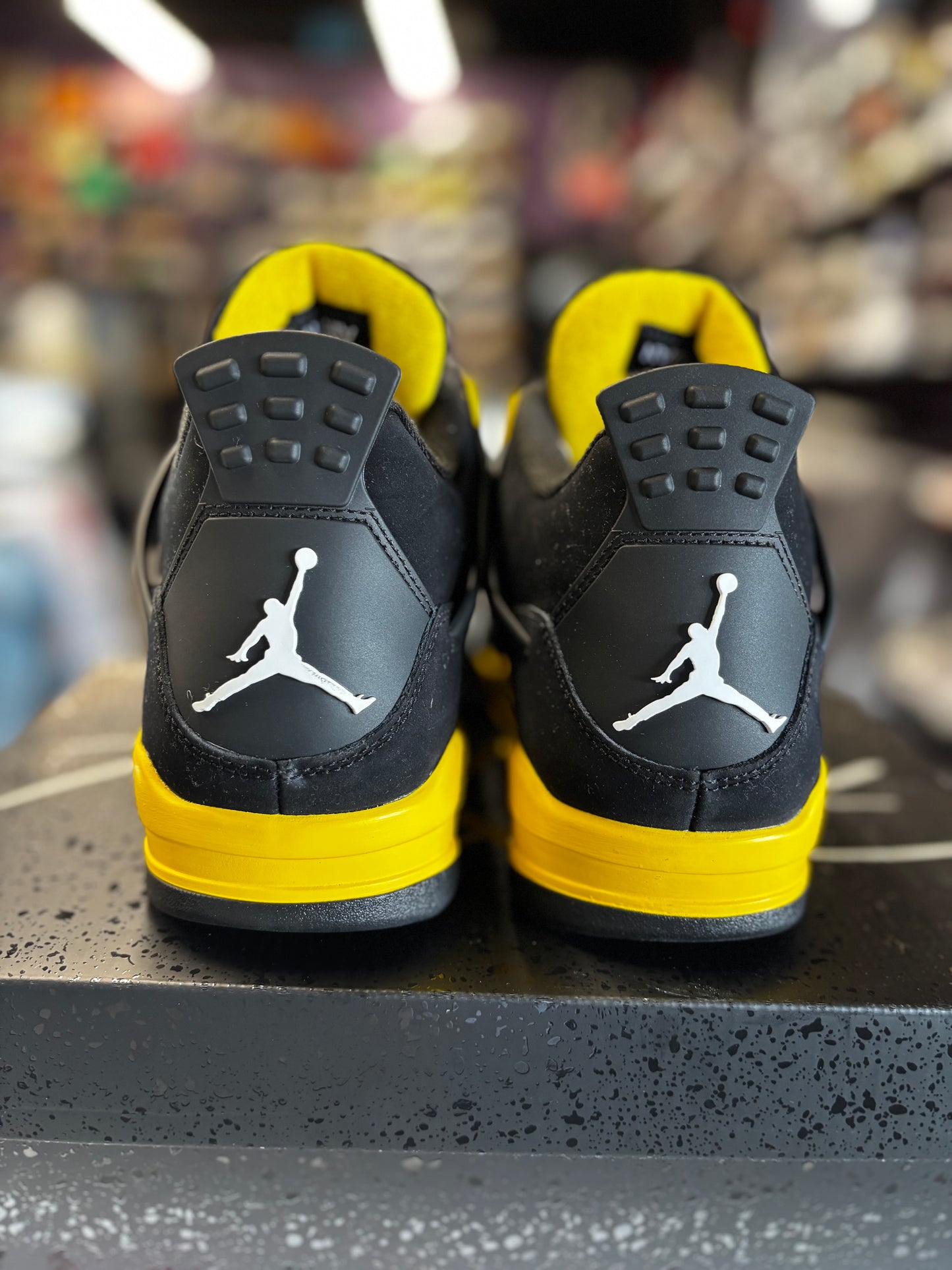 2023 Air Jordan Retro 4 "Thunder"