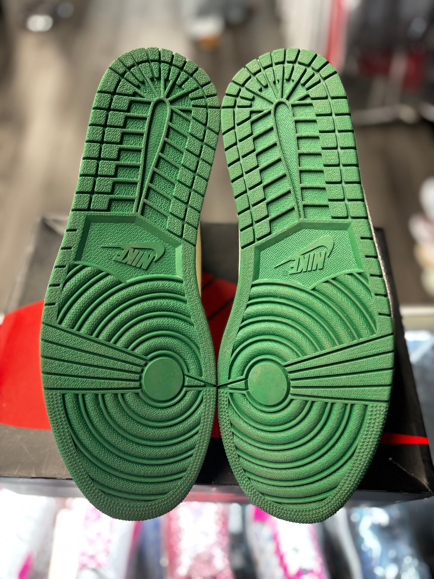 2018 Air Jordan Retro 1 High "Pine Green"
