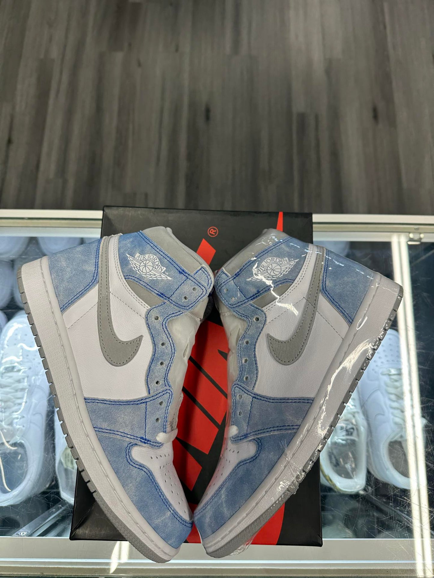 2021 Air Jordan Retro 1 High "Hyper Royal Smoke Grey"